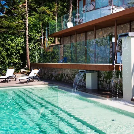 Vesuvio Villa *